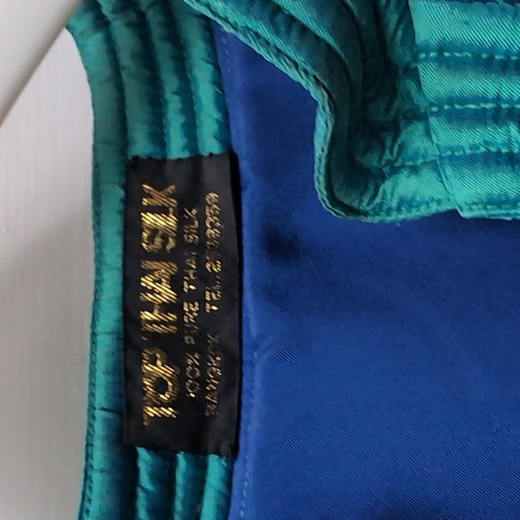 Women's Jacket - Picture 2 of 3